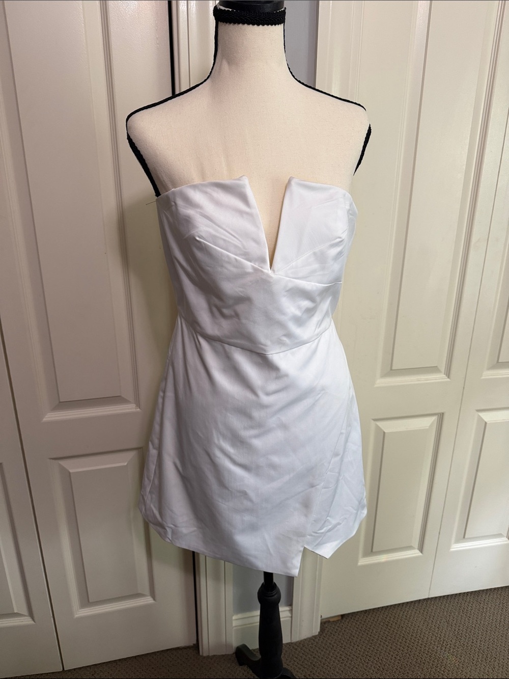 DO+BE White Strapless V-Plunge Mini Dress